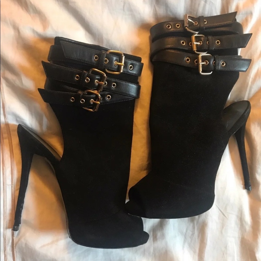 SOLD Authentic Giussepe Zanotti Heels